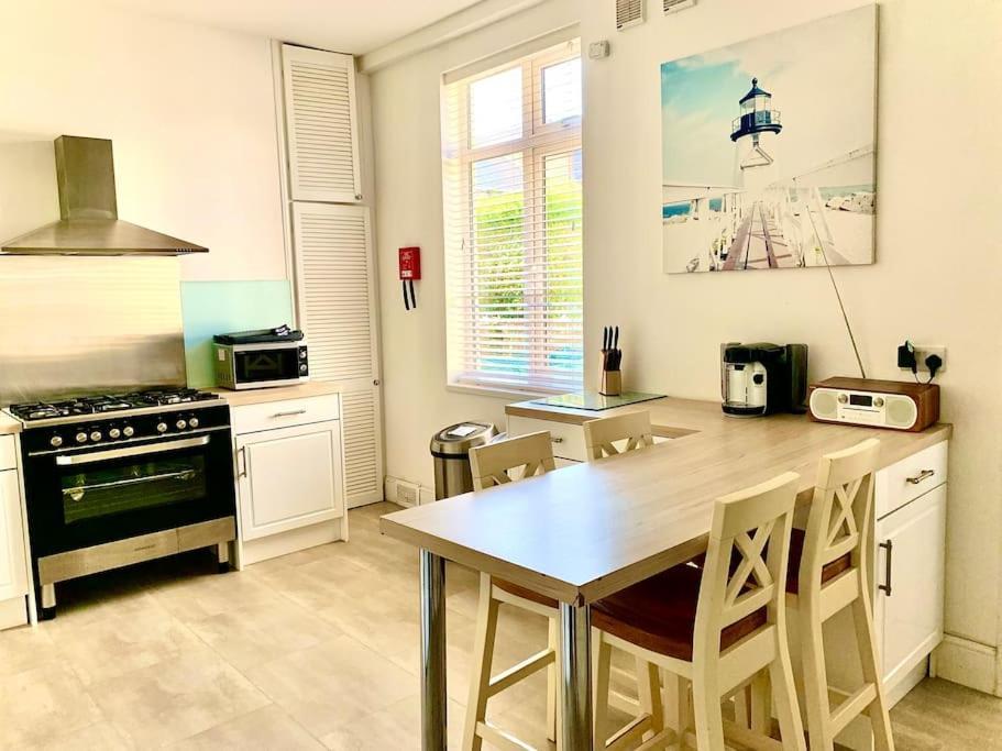 Tidesreach Filey, Sleeps 13, Close To Beach Екстер'єр фото