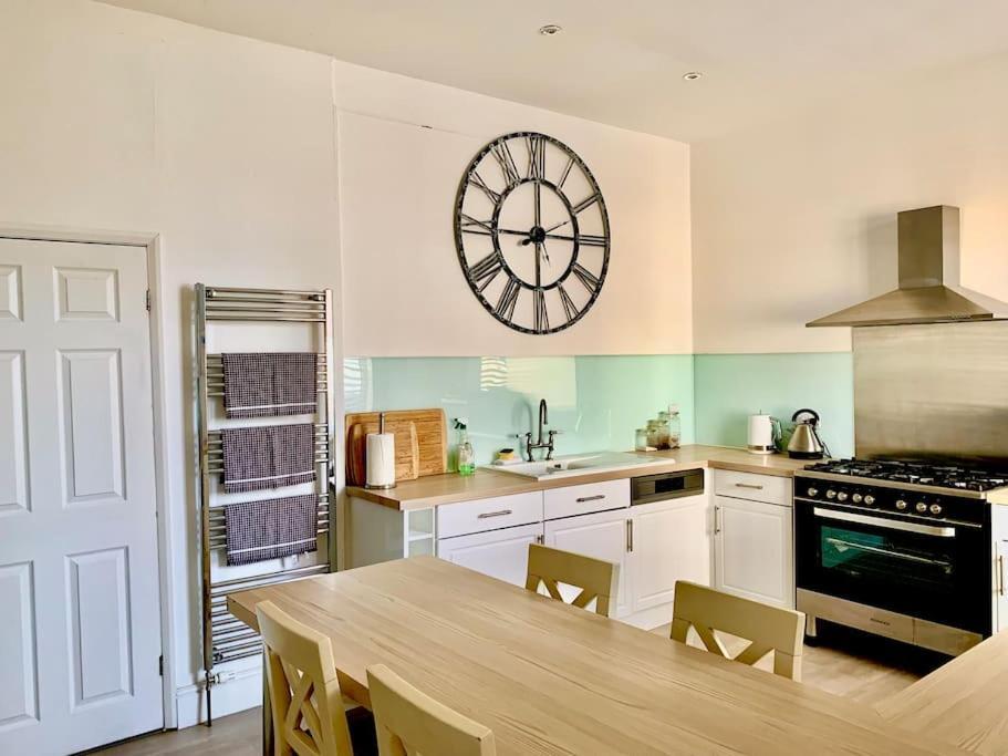 Tidesreach Filey, Sleeps 13, Close To Beach Екстер'єр фото