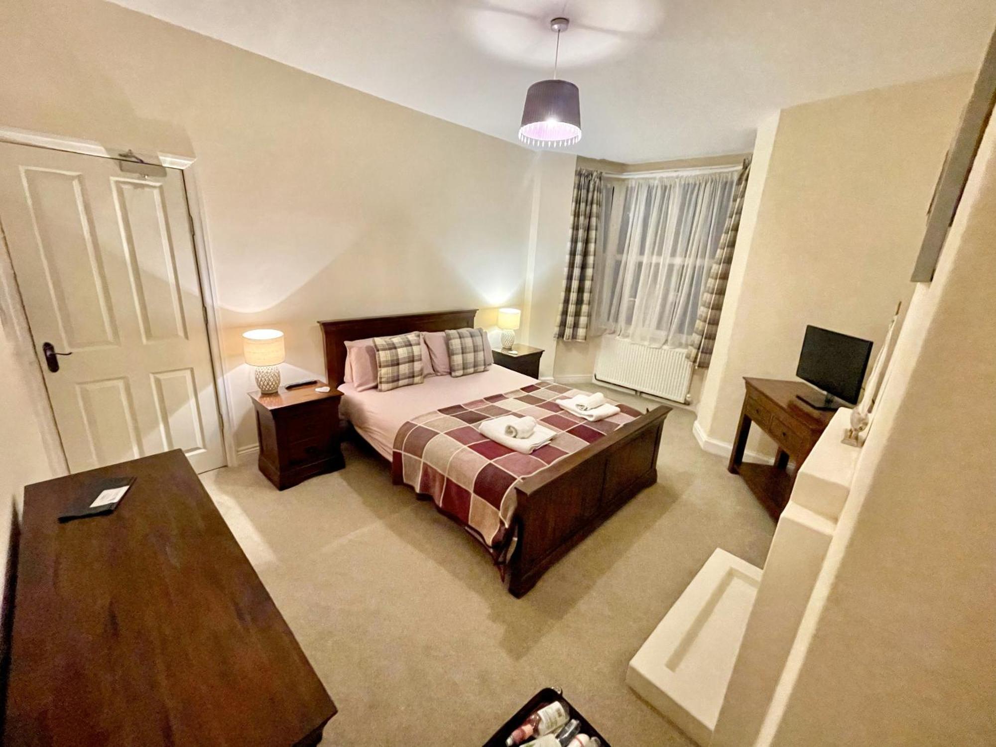 Tidesreach Filey, Sleeps 13, Close To Beach Екстер'єр фото